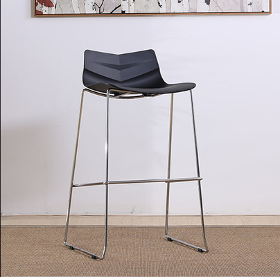 Porcellana Le sedie moderne i pp Seat di Antivari di forma di foglia di plastica impermeabilizzano con la gamba cromata fornitore