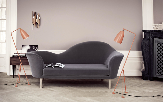Porcellana Copertura fissa pianoforte a coda ricoperta moderna del sofà di Gubi Olsen con le gambe della quercia fornitore